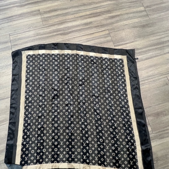 Louis Vuitton Silk Square Monogram Scarf - Picture 2 of 8